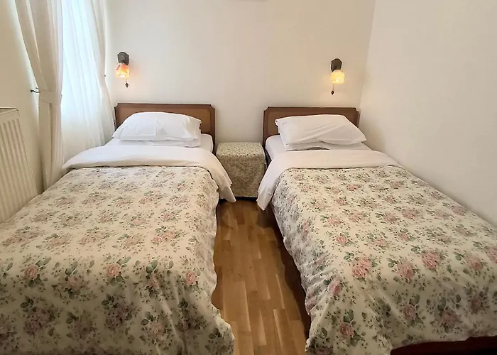 Venetula's - Avoketa בית הארחה קסטוריה